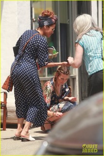 Eva Mendes feet photo thumbnail