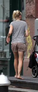 Naomi Watts feet photo thumbnail