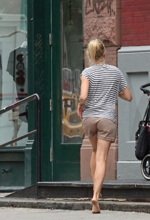 Naomi Watts feet photo thumbnail