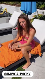 Victoria Waldrip feet photo thumbnail