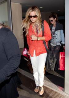 Ashley Tisdale feet photo thumbnail