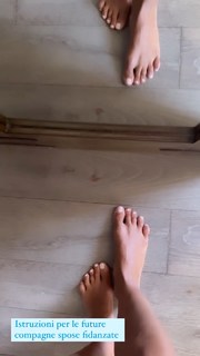 Caterina Balivo feet photo thumbnail