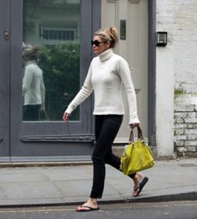Elle Macpherson feet photo thumbnail