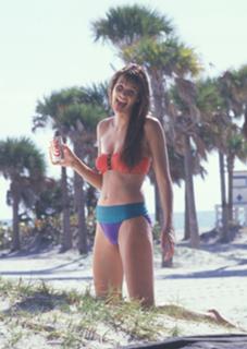 Elle Macpherson feet photo thumbnail