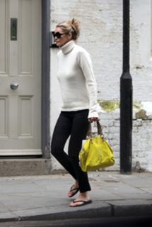 Elle Macpherson feet photo thumbnail
