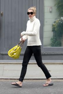 Elle Macpherson feet photo thumbnail