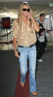 Elle Macpherson feet photo thumbnail