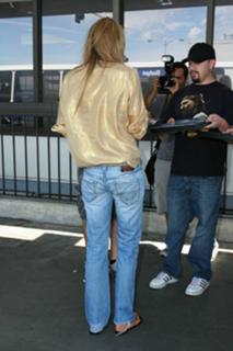 Elle Macpherson feet photo thumbnail