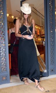Elle Macpherson feet photo thumbnail