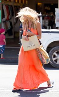 Elle Macpherson feet photo thumbnail