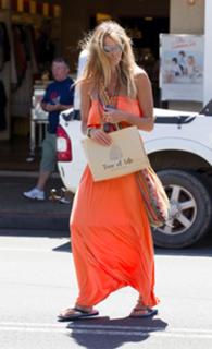 Elle Macpherson feet photo thumbnail