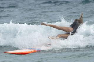 Elle Macpherson feet photo thumbnail