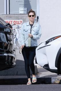 Kate Mara feet photo thumbnail