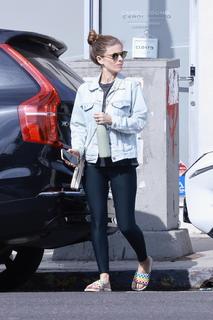 Kate Mara feet photo thumbnail