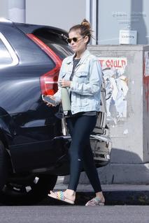 Kate Mara feet photo thumbnail