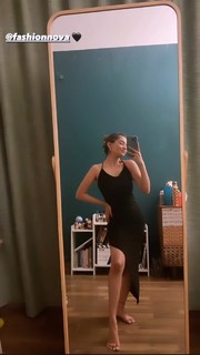 Anushka Sen feet photo thumbnail
