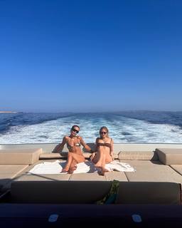Rita Ora feet photo thumbnail