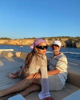 Rita Ora feet photo thumbnail