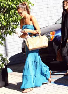 Alessandra Ambrosio feet photo thumbnail