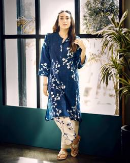 Karisma Kapoor feet photo thumbnail