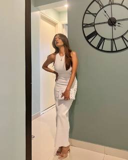 Anushka Sen feet photo thumbnail