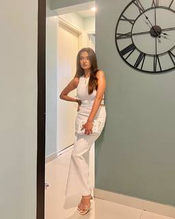 Anushka Sen feet photo thumbnail