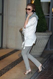 Kylie Minogue feet photo thumbnail