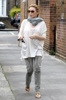 Kylie Minogue feet photo thumbnail