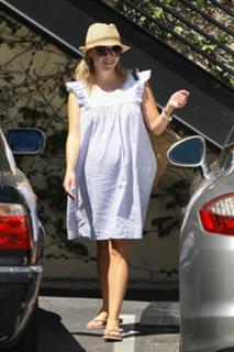 Reese Witherspoon feet photo thumbnail