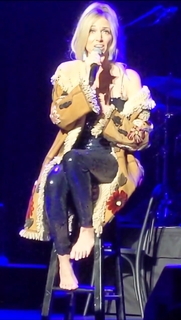 Debbie Gibson feet photo thumbnail