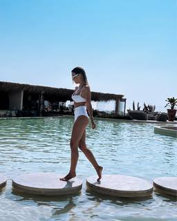 Athina Oikonomakou feet photo thumbnail