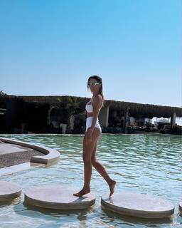 Athina Oikonomakou feet photo thumbnail