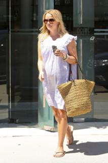 Reese Witherspoon feet photo thumbnail