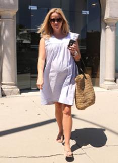 Reese Witherspoon feet photo thumbnail