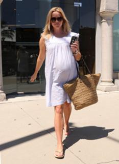 Reese Witherspoon feet photo thumbnail