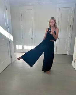 Gwyneth Paltrow feet photo thumbnail