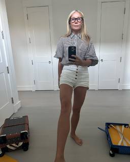 Gwyneth Paltrow feet photo thumbnail
