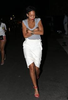 Rihanna feet photo thumbnail