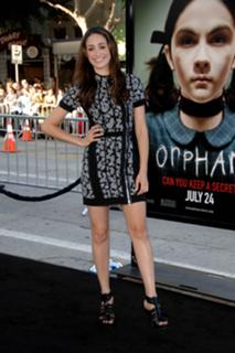 Emmy Rossum feet photo thumbnail