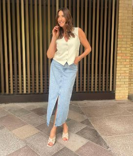 Lisa Snowdon feet photo thumbnail