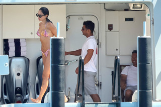 Eiza González feet photo thumbnail