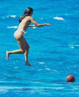 Eiza González feet photo thumbnail