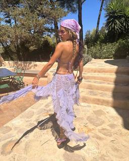 Rita Ora feet photo thumbnail