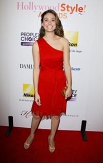 Emmy Rossum feet photo thumbnail