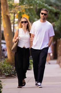 Jennifer Lawrence feet photo thumbnail