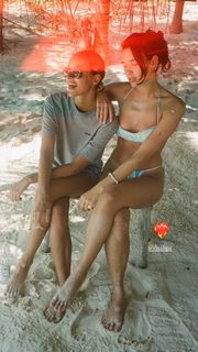 Dua Lipa feet photo thumbnail