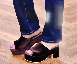 Courtney Khondabi feet photo thumbnail