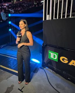Megan Olivi feet photo thumbnail