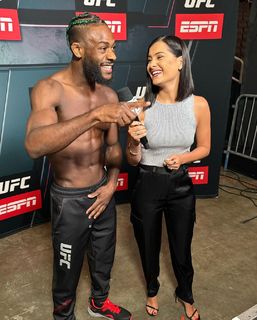 Megan Olivi feet photo thumbnail