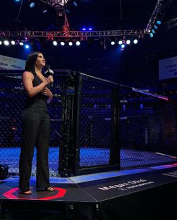 Megan Olivi feet photo thumbnail